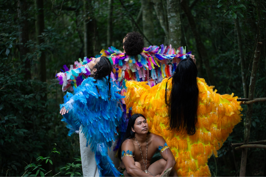 Teatro infantil em outubro no Sesc São Caetano, histórias que incentivam a preservação, arte e culturas ancestrais.