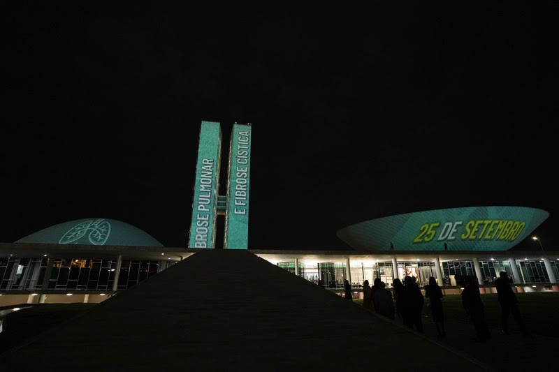 Alerta sobre doenças pulmonares colore o Congresso Nacional

