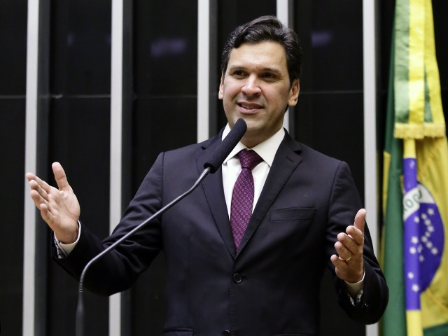 Fundo eleitoral de R$ 4,9 bi para 2026 é aprovado pela CMO