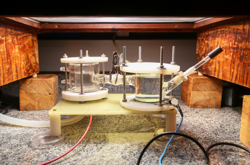 Unicamp cria reator que limpa água e transforma CO2 em etanol