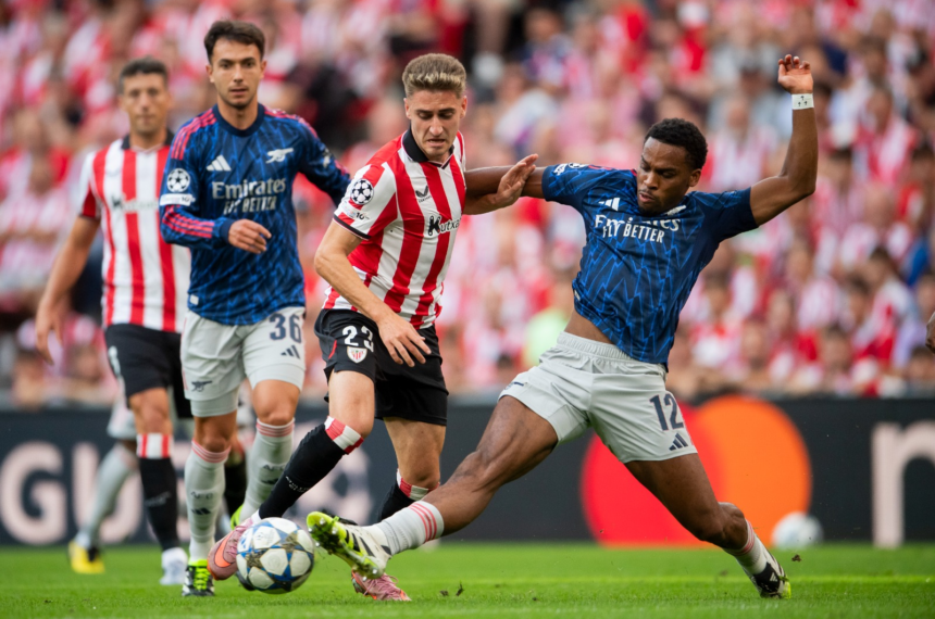 Arsenal estreia na Champions League com vitória e brilho de Martinelli