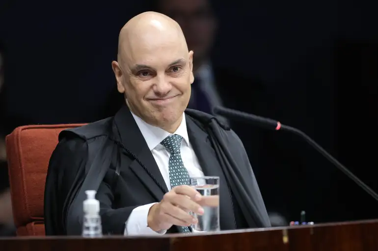 Alexandre de Moraes vota para condenar Bolsonaro de golpe de Estado