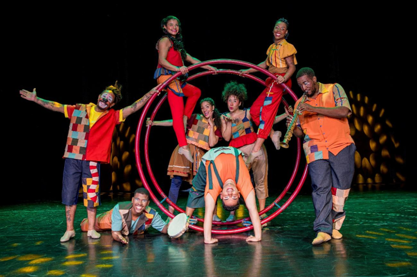 Sesc Bom Retiro: Circo de Ébanos une dança e aéreos