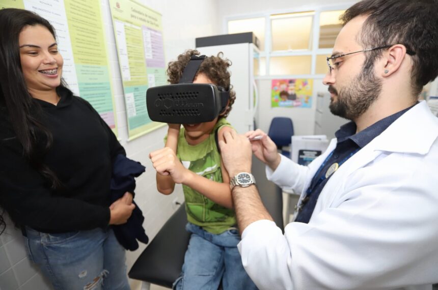 Santo André desenvolve óculos para auxiliar na aplicação de vacina em crianças

