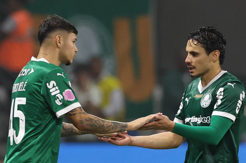 Veiga chega a mais uma marca histórica pelo clube