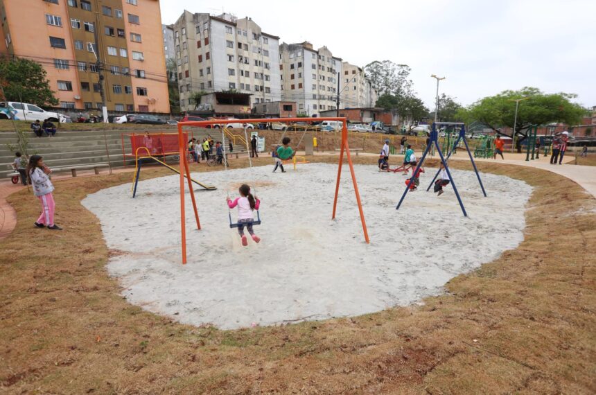 Praça Lamartine no Jardim Santo André - Alex Cavanha/PSA