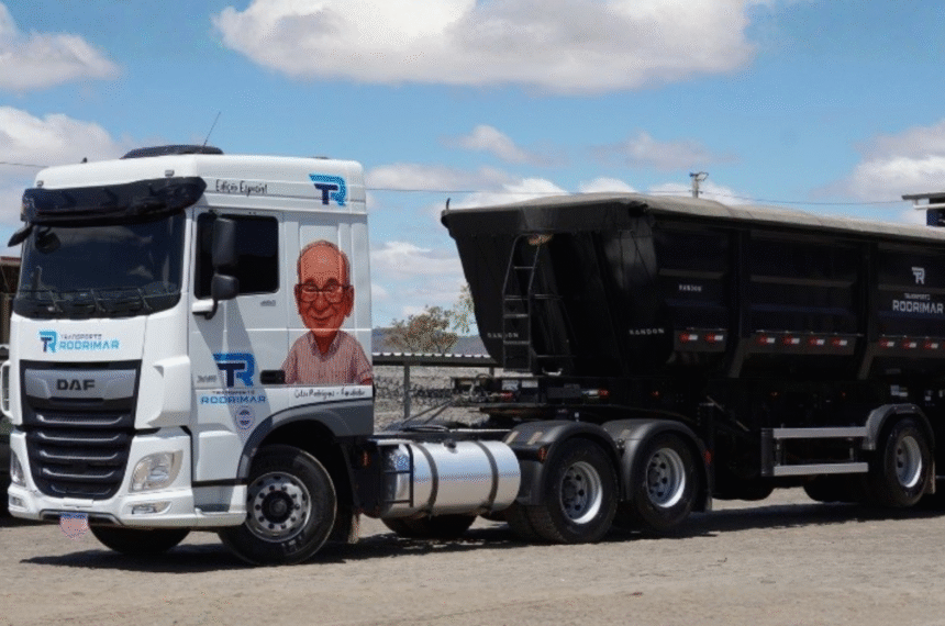 DAF XF personalizado da Transporte Rodrimar
