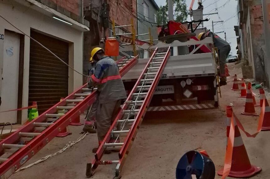 Enel SP inicia regularização de energia no Jardim Jequiti