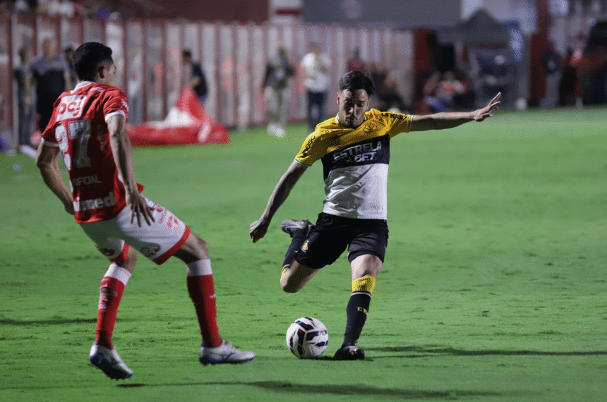 Criciúma vence Vila Nova e volta à liderança da Série B - Celso da Luz | CEC