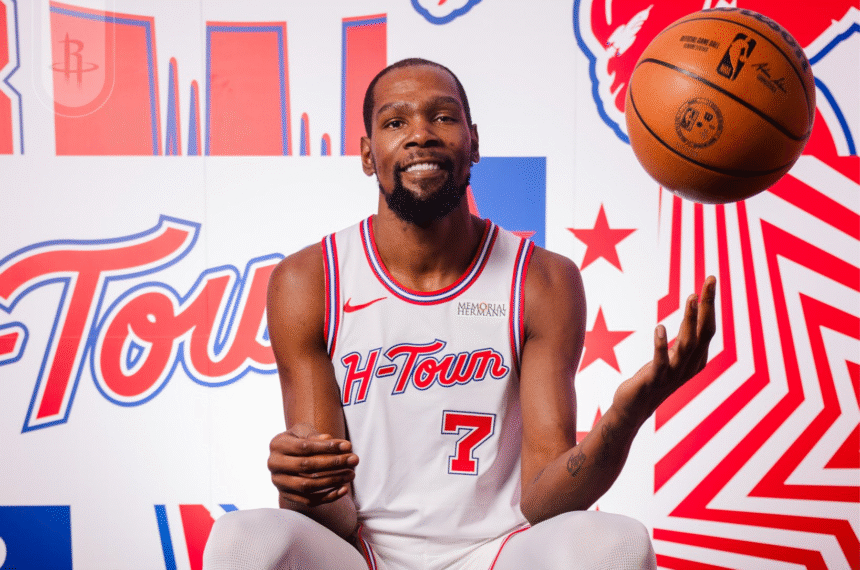 NBA: Kevin Durant renova e supera Lebron com jogador com maior salário