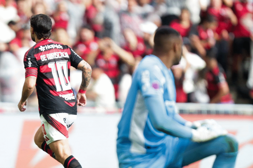 Flamengo vence Palmeiras e mantém título do Brasileirão em aberto