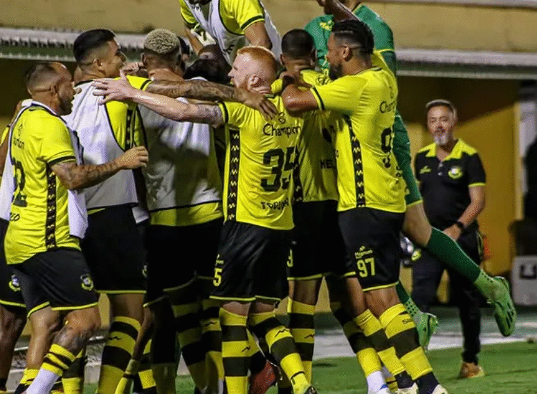 São Bernardo faz o dever de casa, vence o Caxias e busca acesso