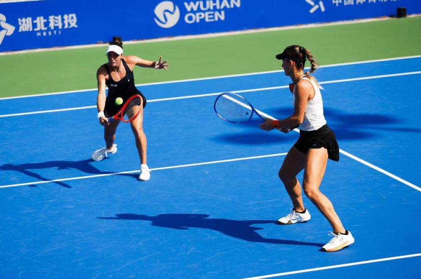 Luisa Stefani estreia com vitória no WTA 1000 de Wuhan, na China