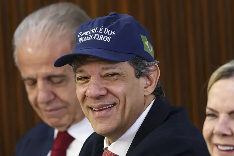Isenção do IR até R$ 5 mil é aprovada; 'golaço', diz Haddad - Diadema recebe encontro com Haddad e pré-candidatos do PT neste sábado