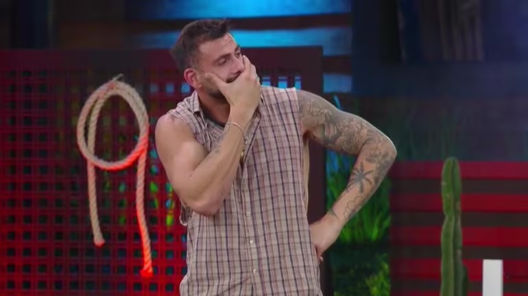 Como foi a participação de Nizam Hayek em A Fazenda 17? - Reprodução/RecordTV