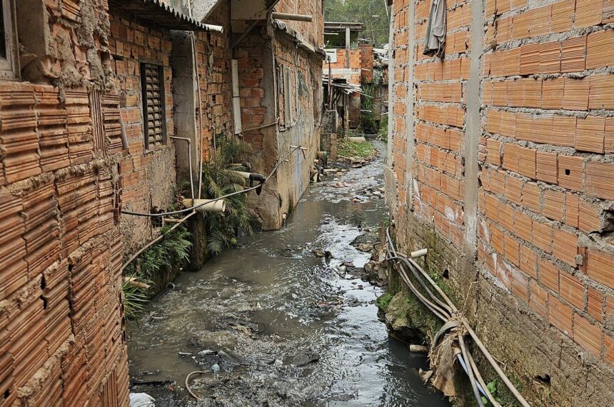 Riscos climáticos ameaçam 84% das favelas em São Paulo