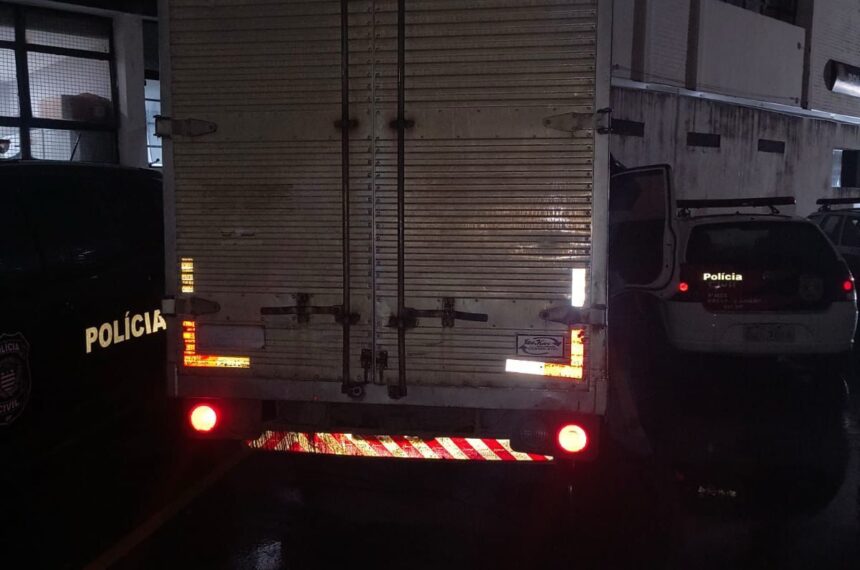 Polícia Militar prendeu um homem por furtar e alterar sinal identificador de veículo automotor - Divulgação - 27º BPM/M