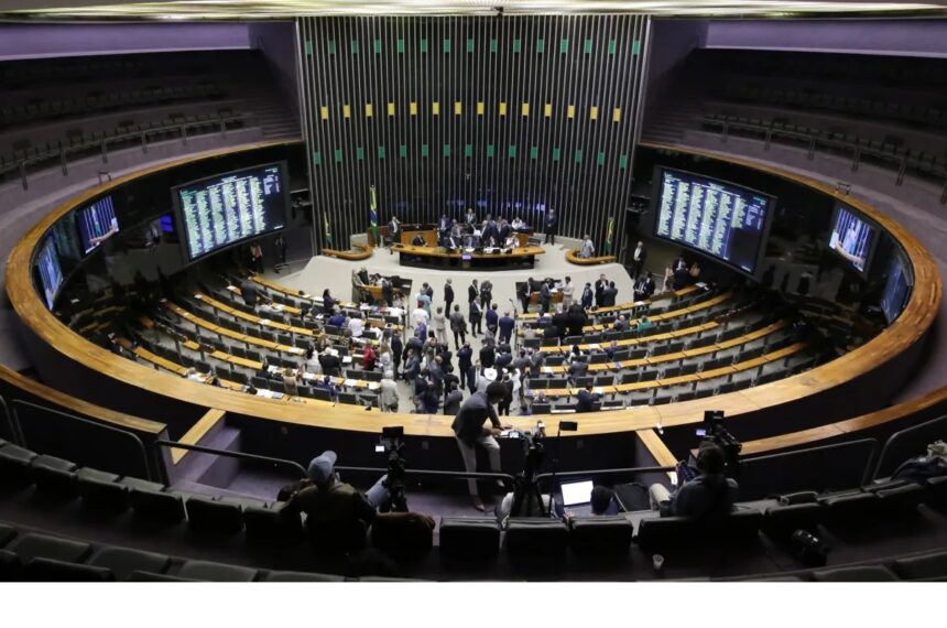 Câmara dos Deputados aprova ampliação da licença-paternidade pl Antifacção