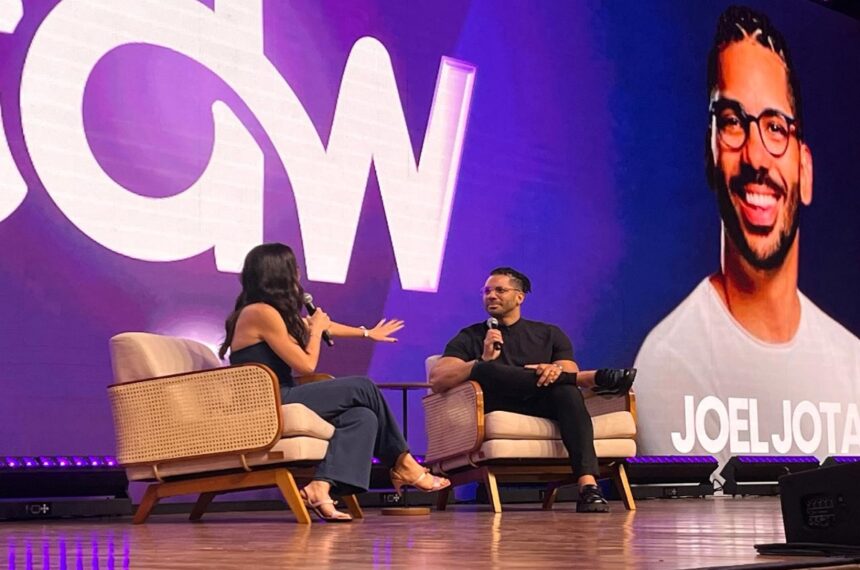 Cris Junqueira e Joel Jota conversaram sobre como aconteceu a expansão da Nubank - Gabriel de Jesus/ABCdoABC