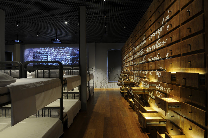 Museu da Imigração - Instalação das camas da Hospedaria de Imigrantes do Brás