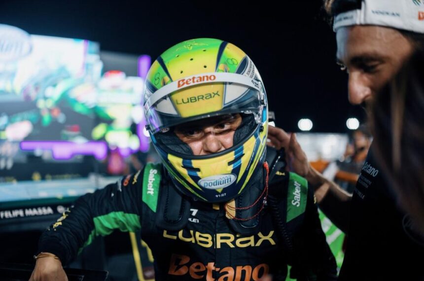 Felipe Massa agradeceu à TMG Racing pelo carro perfeito na noite de sexta - Marcelo Machado de Melo/BRB Stock Car