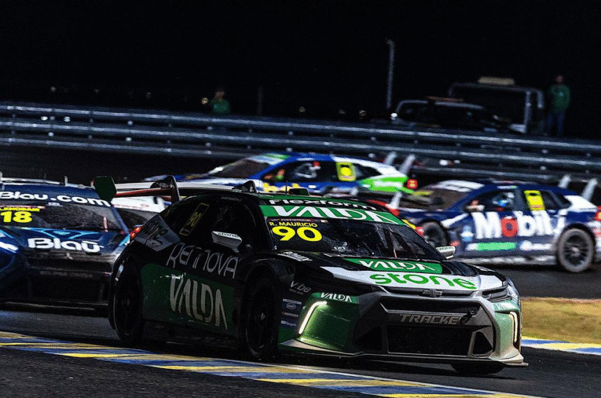 Ricardo Maurício domina a noite histórica da Stock Car