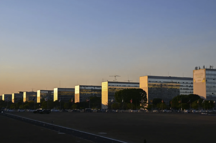 Incêndio no Ministério da Igualdade Racial deixa feridos