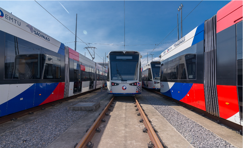 VLT em Santos inicia operação do segundo trecho no Centro