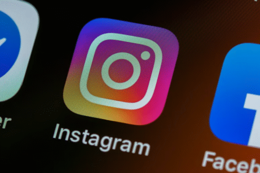 Instagram passa a exigir selo em perfis de influencers feitos por IA