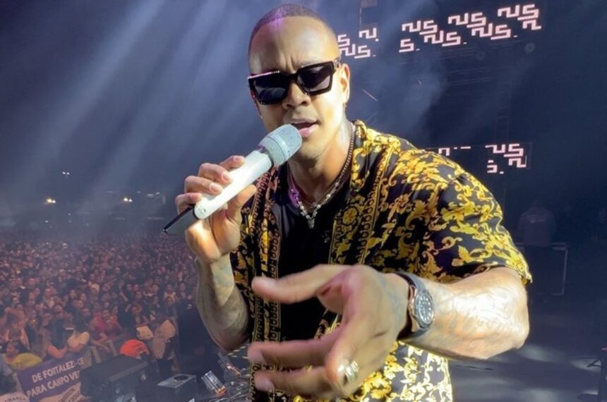 Léo Santana adia show em Salvador