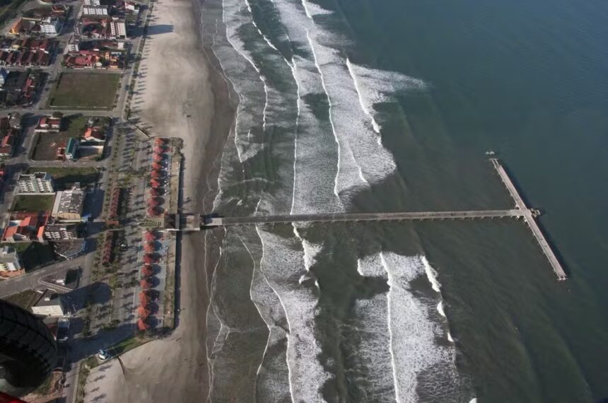 40 praias na Baixada Santista estão improprias para banho, especialmente em Mongaguá. Santos 