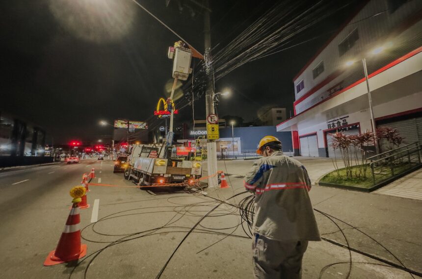 Remoção de fiação em São Bernardo - Divulgação/PMSBC