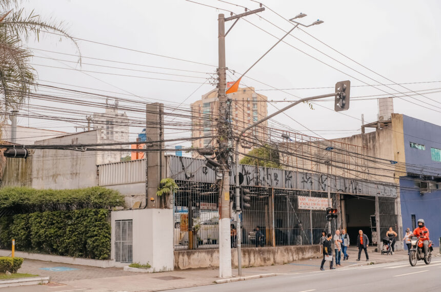 Remoção de fiação na Rua Jurubatuba em São Bernardo