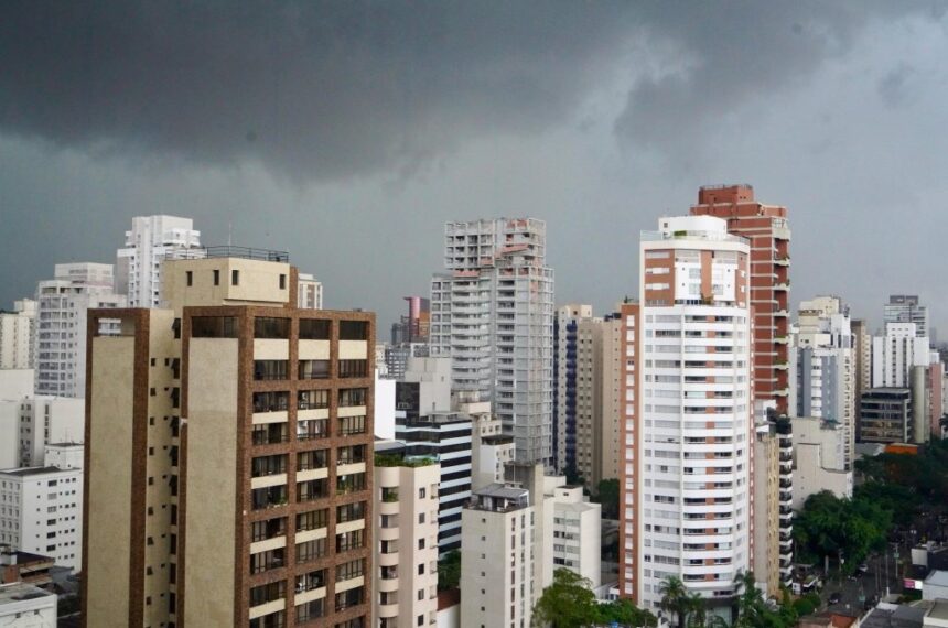 Defesa Civil alerta para rajadas de vento e chuva em todo o Estado - Alerta de tempestade