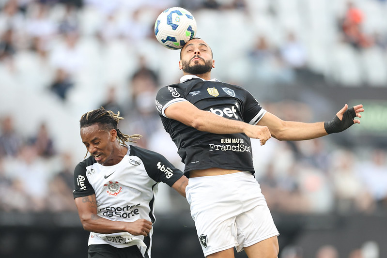 Corinthians e Botafogo podem trocar jogadores; mas Timão impõe condição