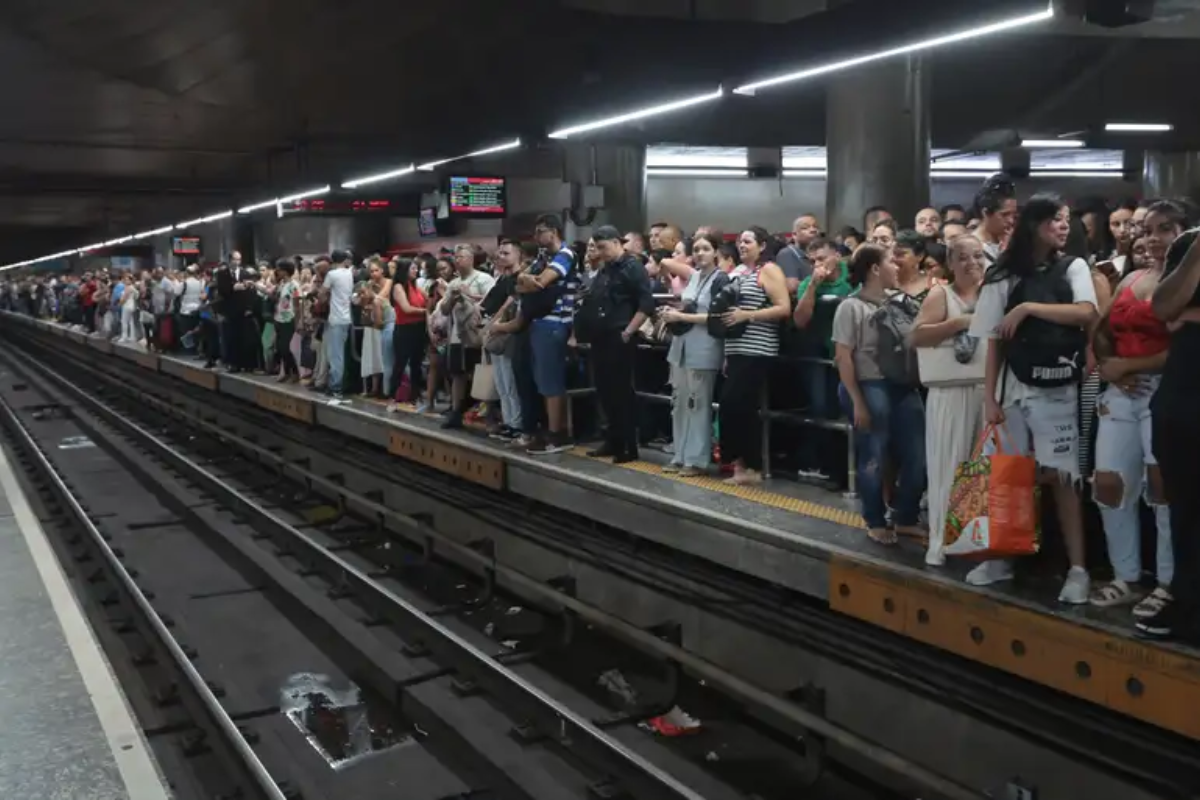 SP aumenta passagem de metrô e trem para R$ 5,40 em 2026
