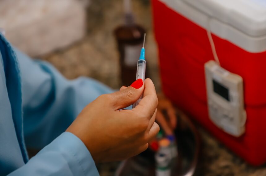 Dia D multivacinação - dezembro vermelho