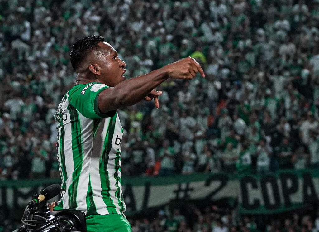 Morelos, que pertence ao Santos, é eleito melhor jogador de 2025