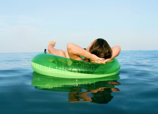 Brasileiros planejam gastar mais com viagens no verão 2026