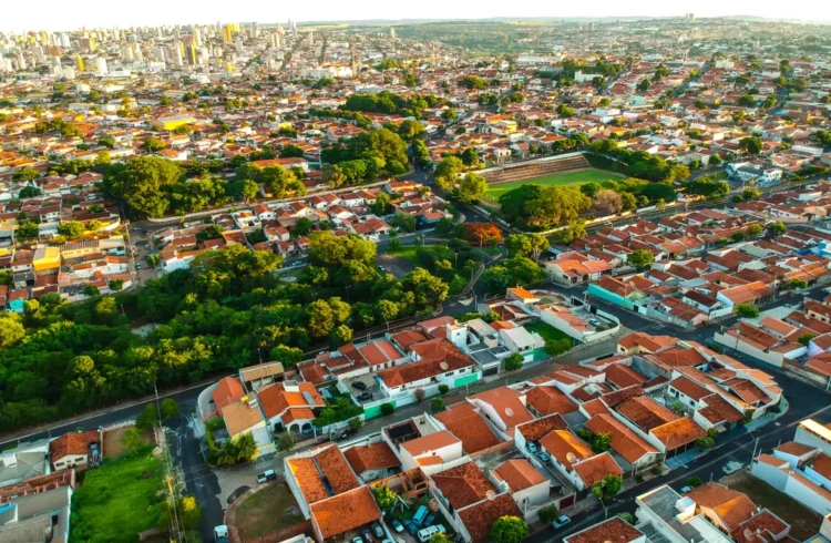 Bauru oficializa reajuste de 4,46% no IPTU para 2026