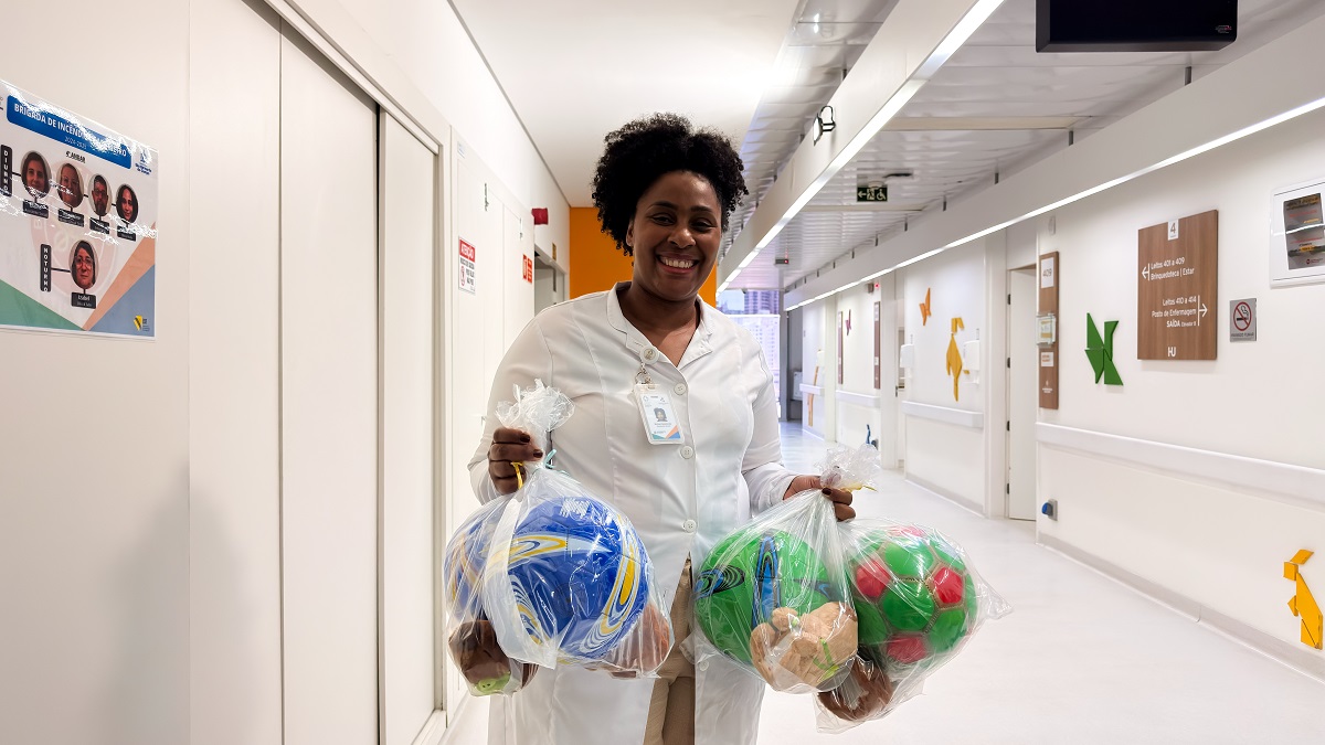 Fundo Social doa kits de brinquedos no HU de São Bernardo