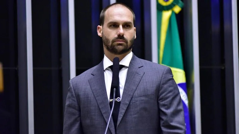 Motta diz que Eduardo Bolsonaro pode ser cassado por número de faltas
