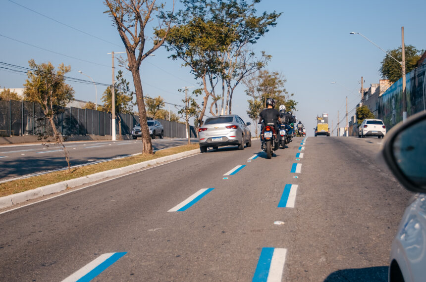 Faixa Azul em São Bernardo amplia segurança de motos