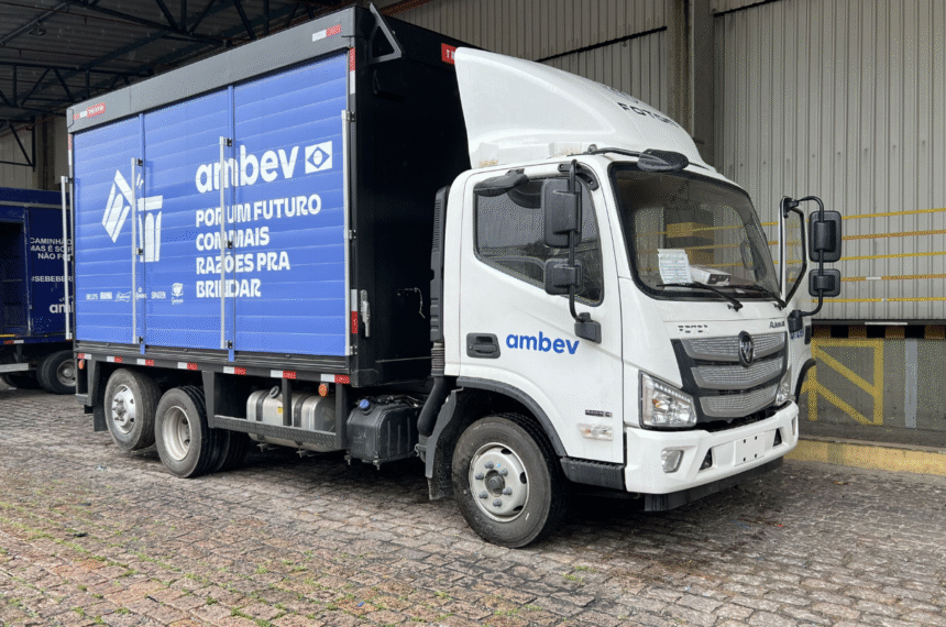 Foton S 1217 6x2 vendido para as operações logísticas da Ambev - Transporte