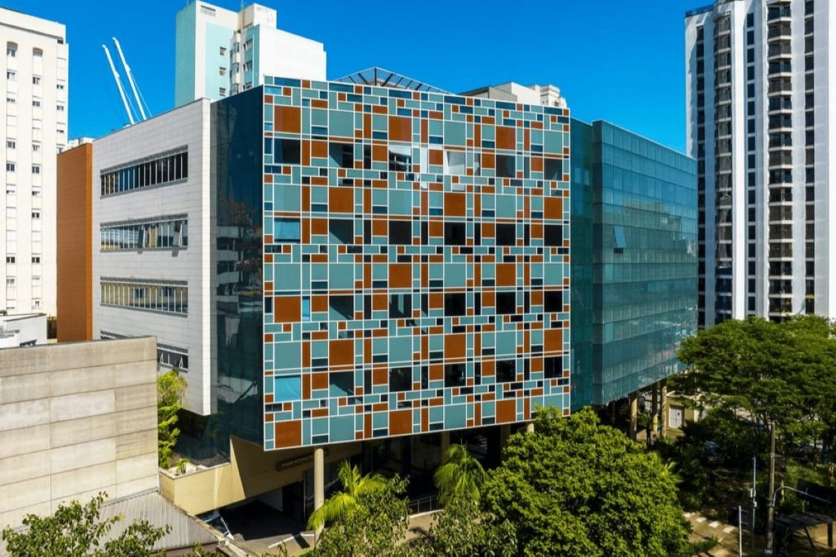 Incêndio atinge Hospital Albert Einstein em São Paulo