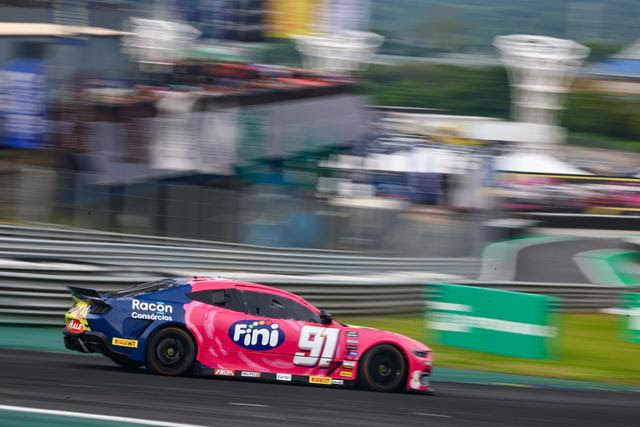 Rubens Barrichello é campeão Overall da NASCAR Brasil