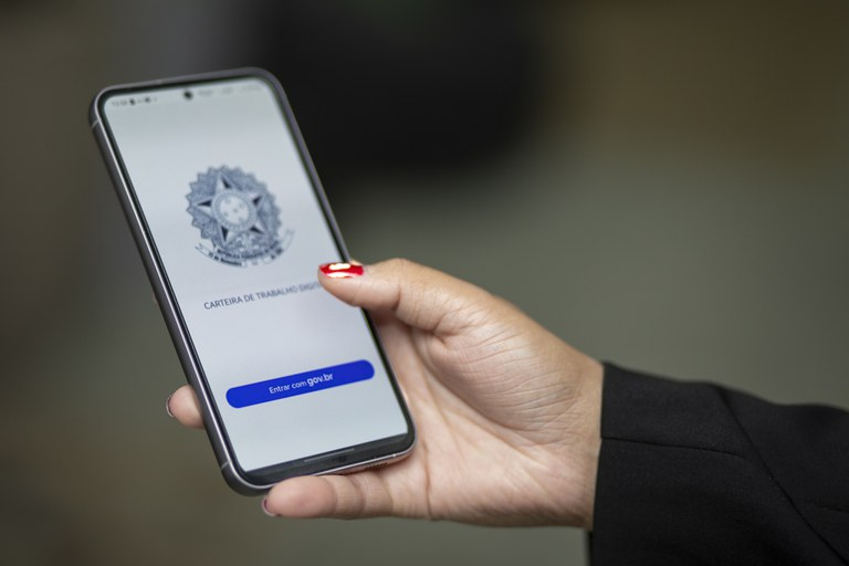 Empregos com carteira assinada superam 5 milhões no Brasil desde 2023