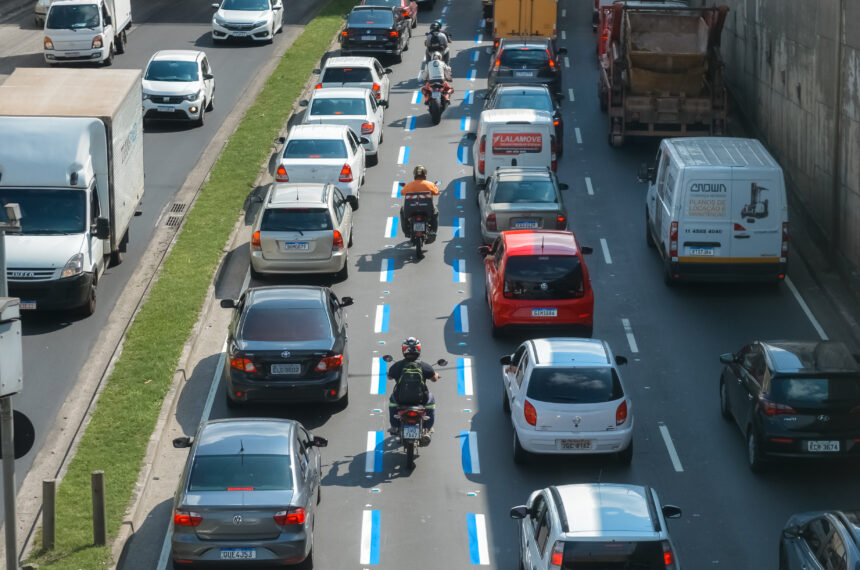 Faixa Azul em São Bernardo amplia segurança de motos