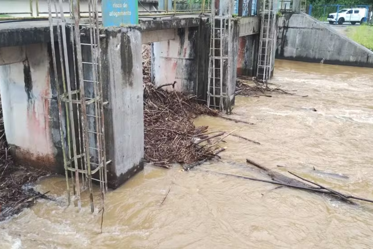 Litoral de SP: Temporal afeta abastecimento de água