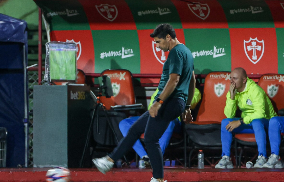 Abel Ferreira evidencia busca por mudança de perfil: ‘experiência e malandragem’